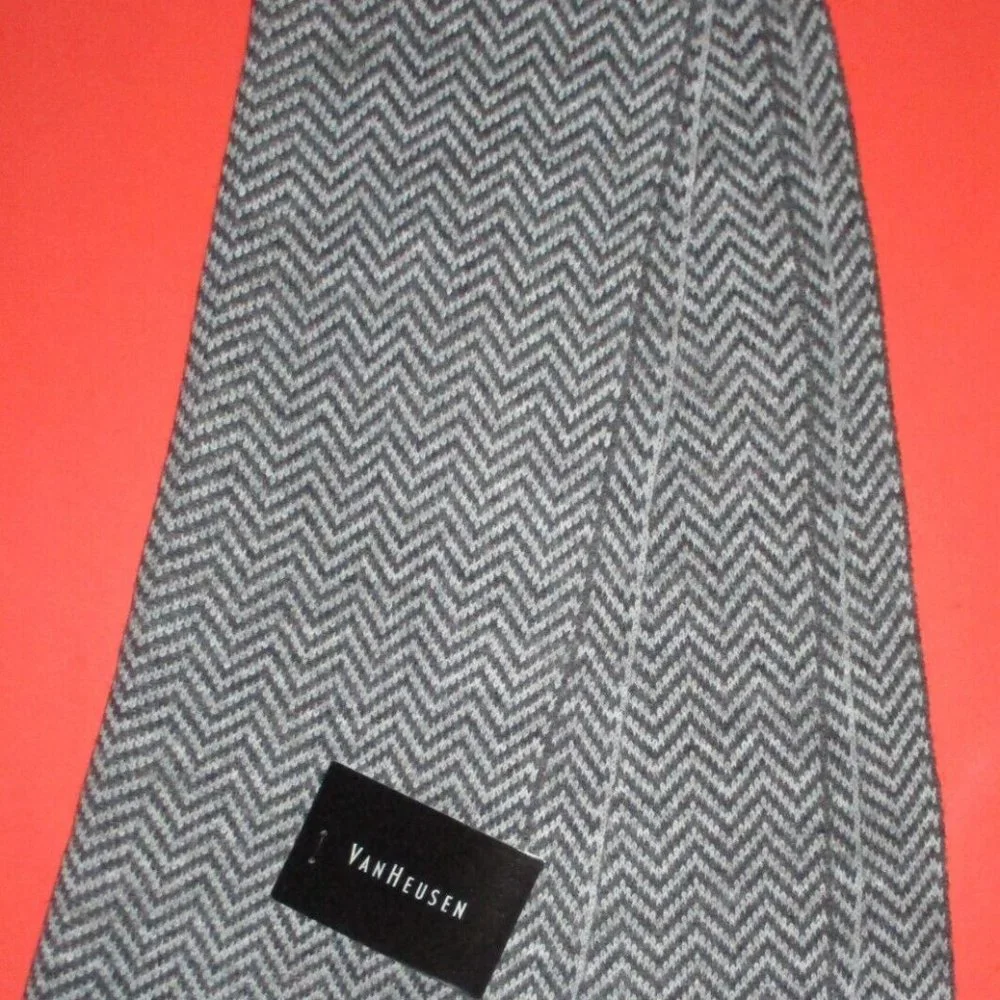 Van Heusen Men's Chevron Gray Scarf 10 x 76 NWT Winter Fall Fashion Accessory